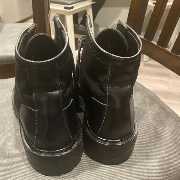 Men’s Gucci Boots, size 7D - Picture 2 of 6